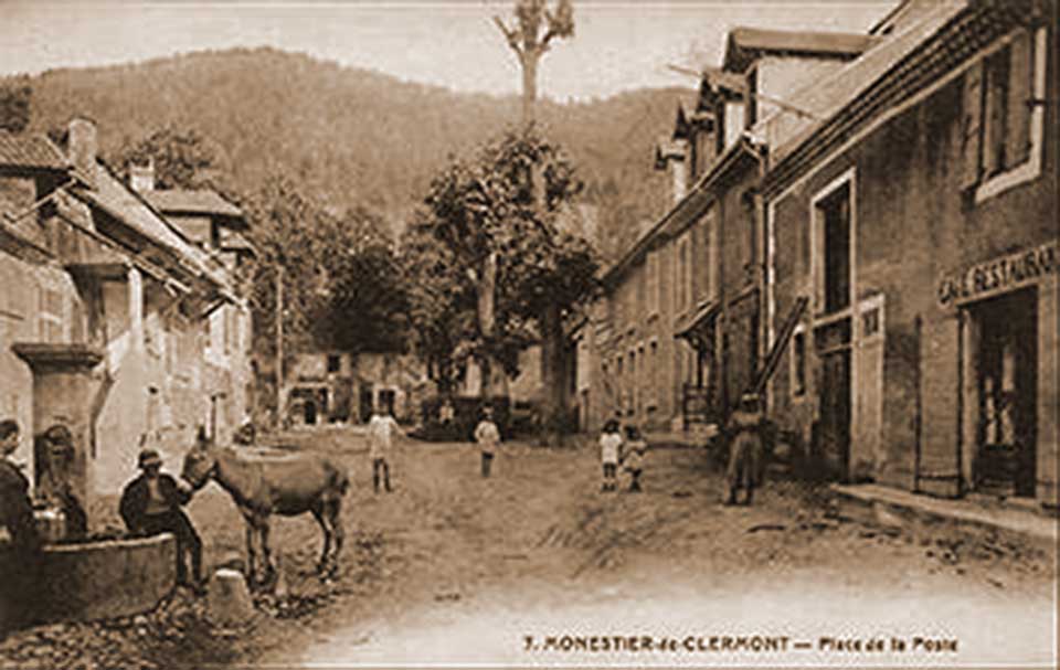 13 - La Place de l’Hôpital